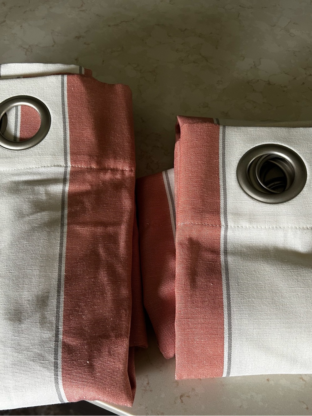 Window curtains. Clean like new - Picture 2 of 6